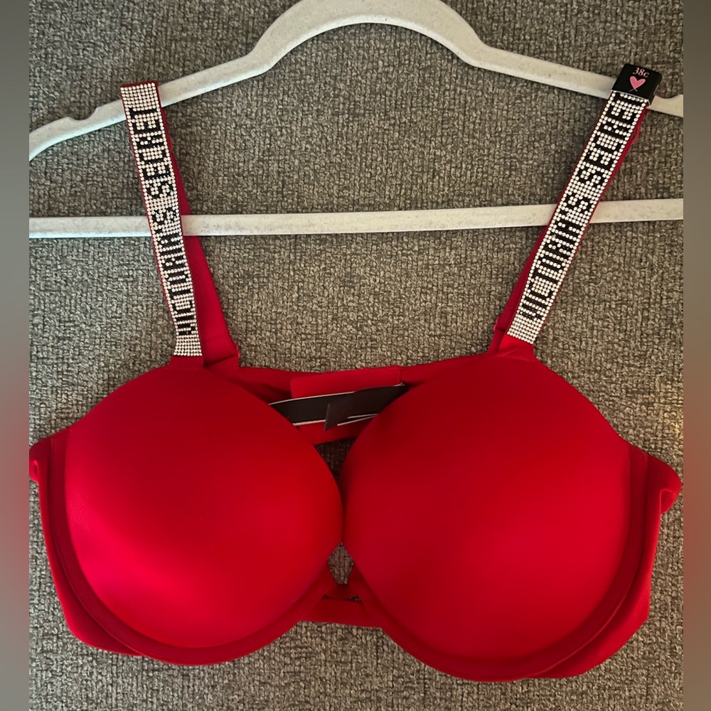 Victoria Secret VERY SEXY
Shine Strap Push-Up Bra